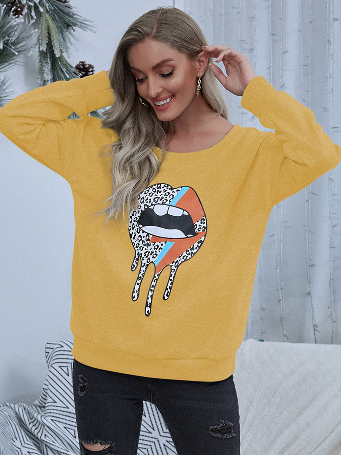 Shiny Lip Graphic Round Neck Sweatshirt